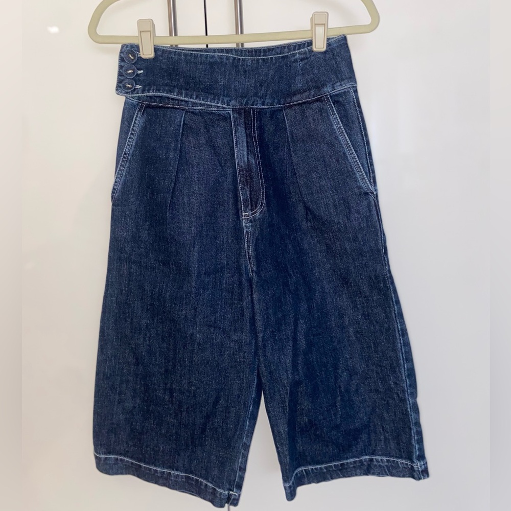Stylish Blue Denim Wide-Leg Shorts